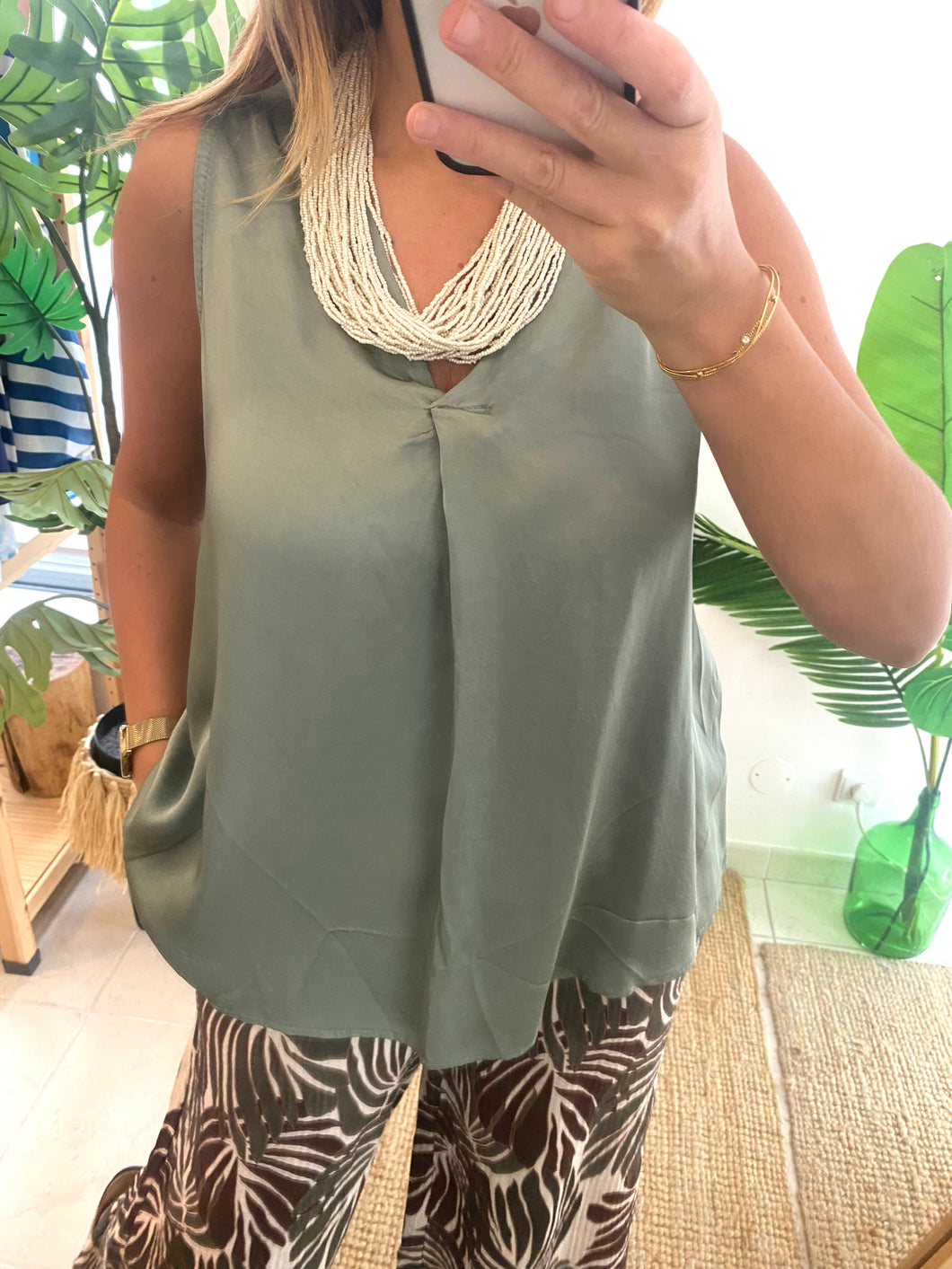 Blusa alça larga acetinada kaki