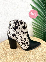 Carregar imagem no visualizador da galeria, Botim pele/animal print preto Ruika
