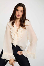 Carregar imagem no visualizador da galeria, Blusa Morgan folhos creme
