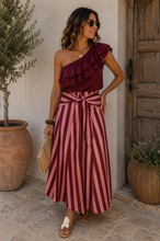 Carregar imagem no visualizador da galeria, Blusa folhos assimétrica Bordeaux
