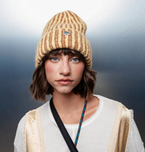 Carregar imagem no visualizador da galeria, Gorro Victoria amarelo
