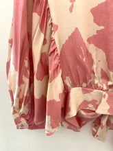 Carregar imagem no visualizador da galeria, Blusa padrão vaca rosa
