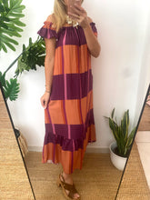 Carregar imagem no visualizador da galeria, Vestido ombros descobertos laranja e Bordeaux
