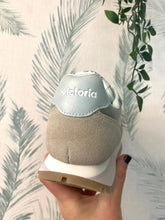 Carregar imagem no visualizador da galeria, Ténis Viento prata Victoria
