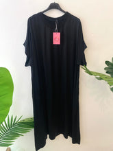 Carregar imagem no visualizador da galeria, Vestido oversize acetinado preto
