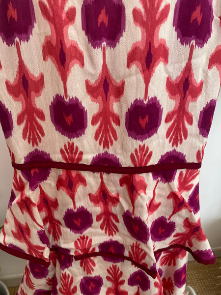 Vestido Sevilha estampa bordeaux e rosa