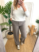 Carregar imagem no visualizador da galeria, Camisola Vinikolina V pérola Vila
