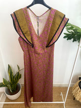 Carregar imagem no visualizador da galeria, Vestido vintage com folho rosa
