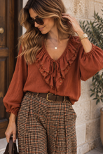Carregar imagem no visualizador da galeria, Blusa folho com tachas tijolo
