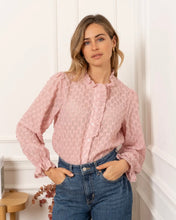 Carregar imagem no visualizador da galeria, Camisa relevo rosa
