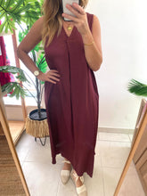 Carregar imagem no visualizador da galeria, Vestido acetinado cavas bordeaux
