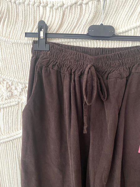 Calças pantalonas bombazina castanho
