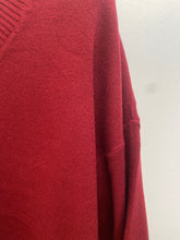 Carregar imagem no visualizador da galeria, Camisola de malha decote V bordeaux
