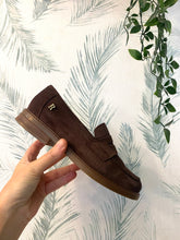 Carregar imagem no visualizador da galeria, Mocassim camurça castanho Ruika

