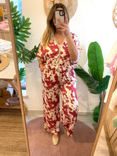 Carregar imagem no visualizador da galeria, Kimono acetinado padrão vaca rosa
