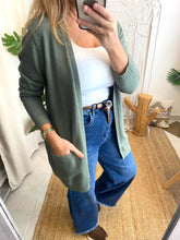 Carregar imagem no visualizador da galeria, Casaco Viril Open kaki Vila
