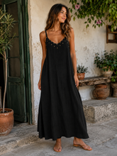Carregar imagem no visualizador da galeria, Vestido crepe com tachas preto
