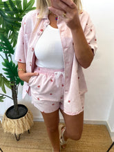 Carregar imagem no visualizador da galeria, Conjunto camisa e calções morangos 🍓
