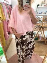 Carregar imagem no visualizador da galeria, Blusa oversize crop rosa
