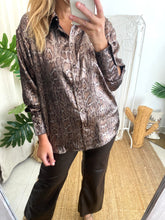 Carregar imagem no visualizador da galeria, Camisa túnica padrão cobra Morgan
