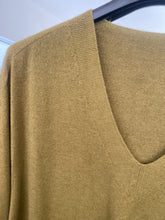 Carregar imagem no visualizador da galeria, Camisola de malha oversize azeitona
