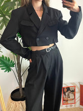 Carregar imagem no visualizador da galeria, Blazer crop preto
