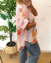 Carregar imagem no visualizador da galeria, Camisa vichy flores multicor
