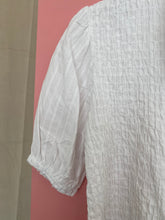 Carregar imagem no visualizador da galeria, Blusa algodão franzida branco
