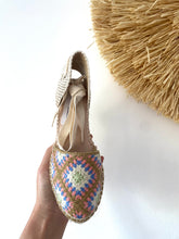 Carregar imagem no visualizador da galeria, Sandália de crochet multicor Macarena
