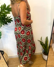 Carregar imagem no visualizador da galeria, Vestido fluído flores grandes kaki
