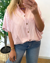 Carregar imagem no visualizador da galeria, Camisa oversize riscas
