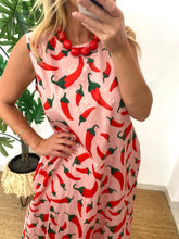 Carregar imagem no visualizador da galeria, Vestido estampa malagueta 🌶️
