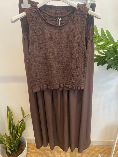 Conjunto franzido top e saia castanho