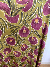 Carregar imagem no visualizador da galeria, Vestido comprido malha fria flores verde e alfazema
