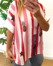 Carregar imagem no visualizador da galeria, Camisa riscas rosa ananás
