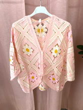 Carregar imagem no visualizador da galeria, Kimono de crochet rosa
