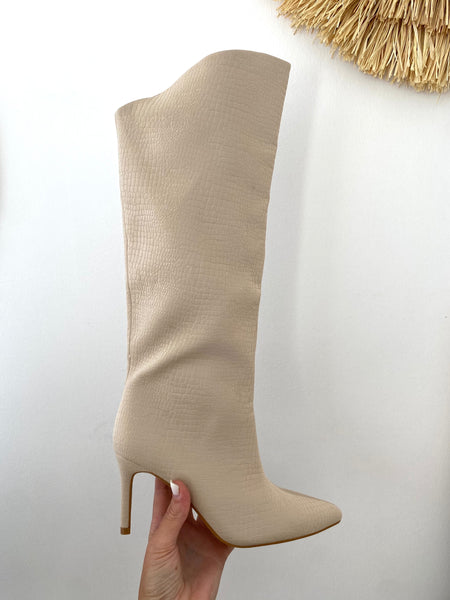 Bota alta croco beje salto fino