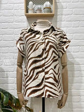 Carregar imagem no visualizador da galeria, Camisa zebra castanho
