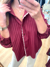 Carregar imagem no visualizador da galeria, Camisa oversize aveludada bordeaux
