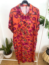 Carregar imagem no visualizador da galeria, Vestido camisa estampa floral laranja
