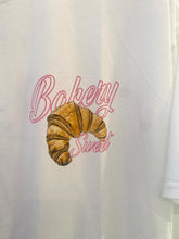 Carregar imagem no visualizador da galeria, T-shirt oversize croissant branco
