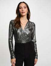 Carregar imagem no visualizador da galeria, Blusa metalizada MORGAN
