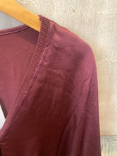 Carregar imagem no visualizador da galeria, Casaco/blusa acetinado Bordeaux
