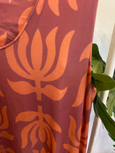 Carregar imagem no visualizador da galeria, Vestido comprido malha fria estampa túlipas
