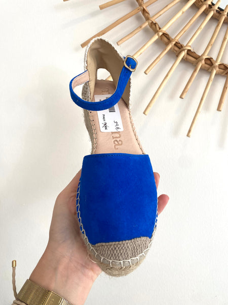 Sandália de camurça azulão Macarena