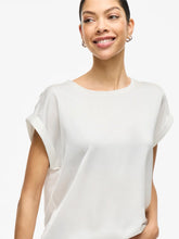 Carregar imagem no visualizador da galeria, Blusa Vila acetinada cru
