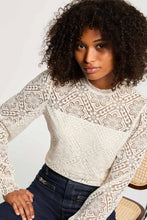 Carregar imagem no visualizador da galeria, Blusa renda cru Morgan
