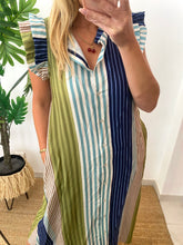 Carregar imagem no visualizador da galeria, Vestido camisa riscas estreitas

