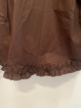 Carregar imagem no visualizador da galeria, Camisa lisa folho em baixo castanho
