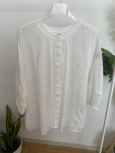 Carregar imagem no visualizador da galeria, Camisa oversize decote redondo branco
